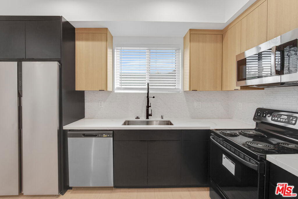 438 E 28th Street - Photo 13