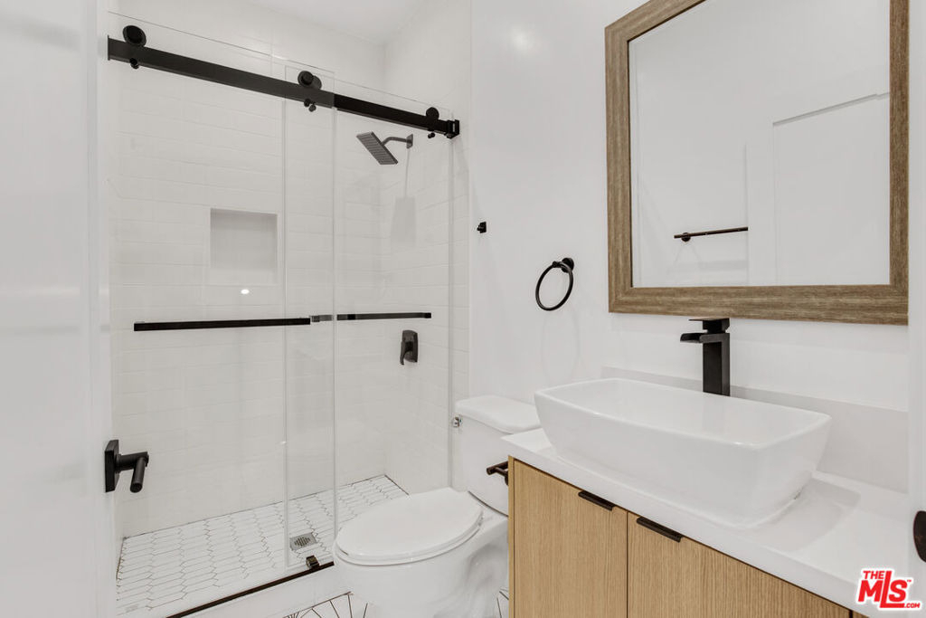 438 E 28th Street - Photo 15