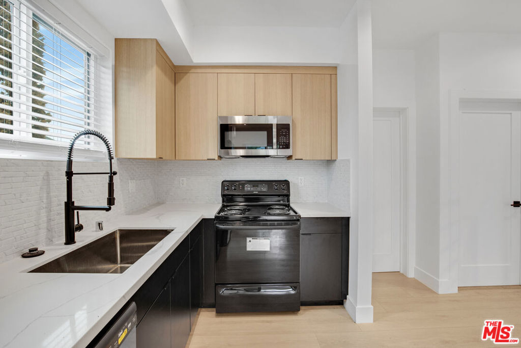438 E 28th Street - Photo 12