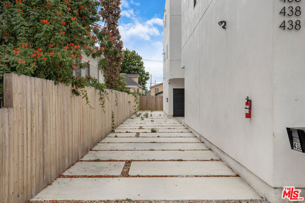 438 E 28th Street - Photo 27