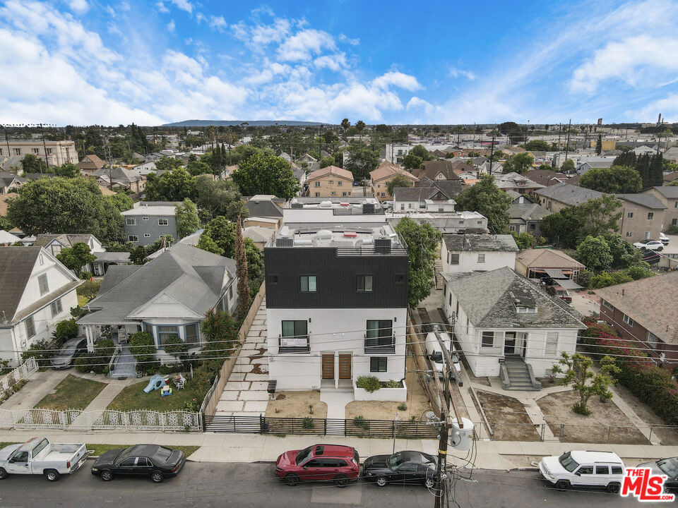 438 E 28th Street - Photo 32