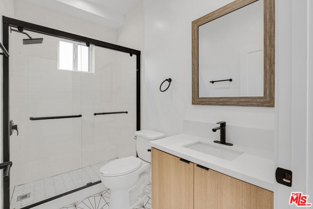 438 E 28th Street - Photo 21