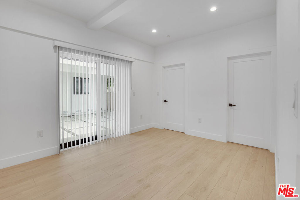 438 E 28th Street - Photo 4