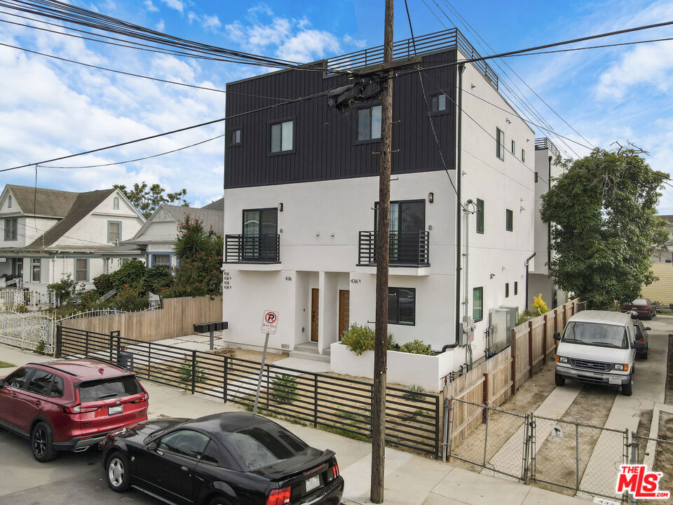 438 E 28th Street - Photo 30