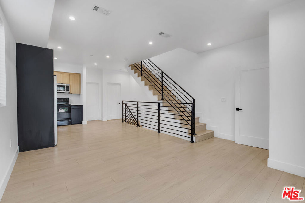 438 E 28th Street - Photo 10