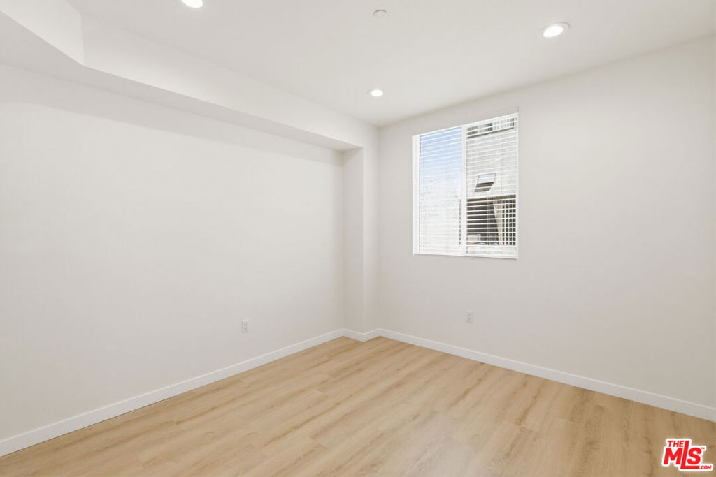 8827 Van Nuys Boulevard - Photo 9