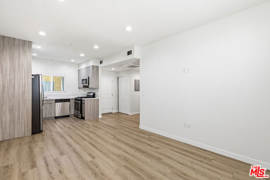 8827 Van Nuys Boulevard - Photo 4