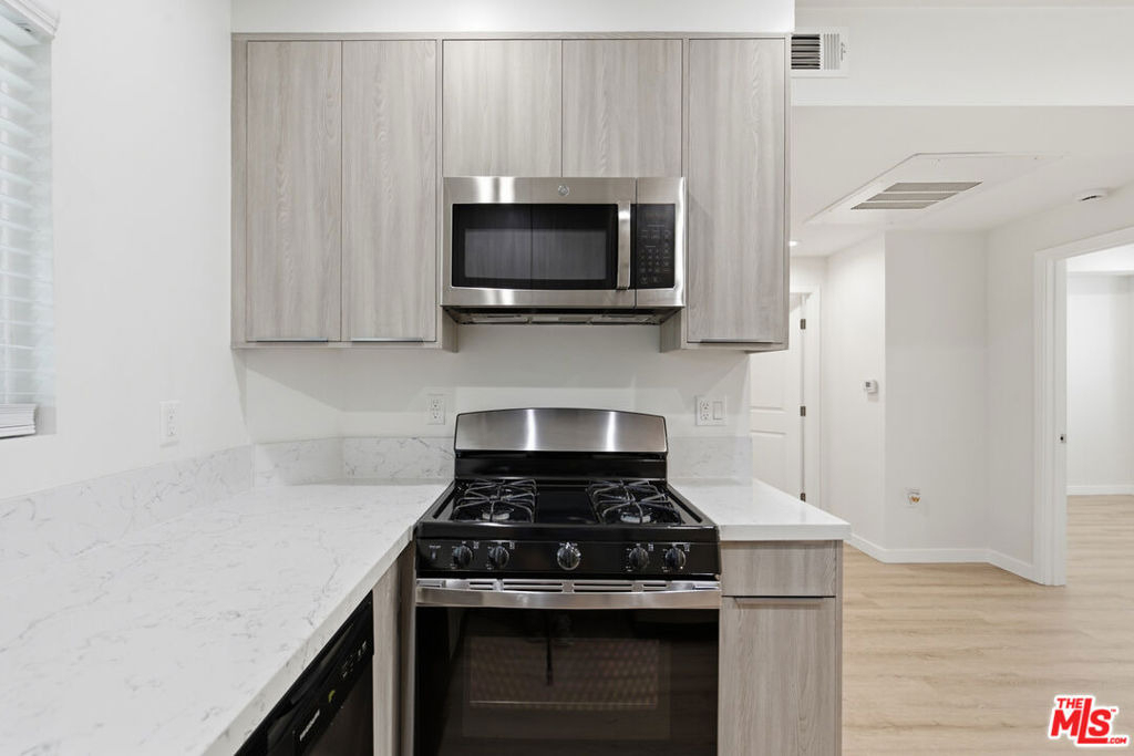 8827 Van Nuys Boulevard - Photo 7