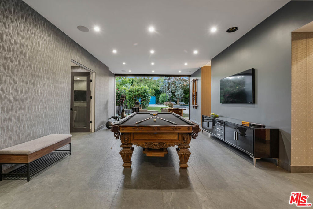 5415 Amestoy Avenue - Photo 10