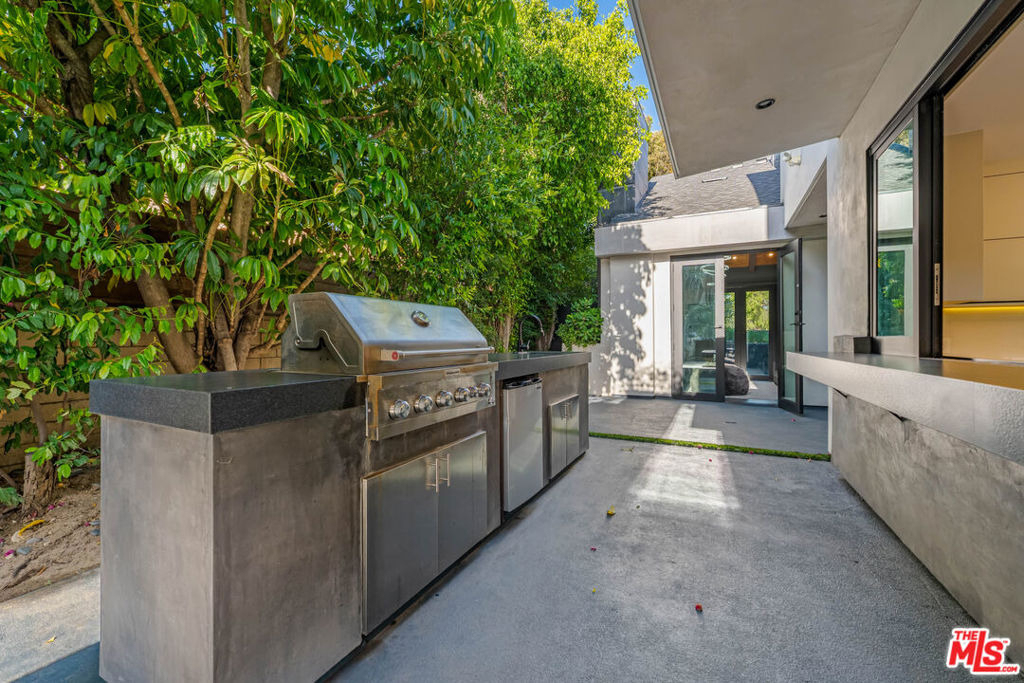 5415 Amestoy Avenue - Photo 23