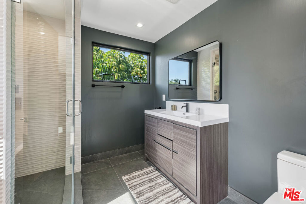 5415 Amestoy Avenue - Photo 48