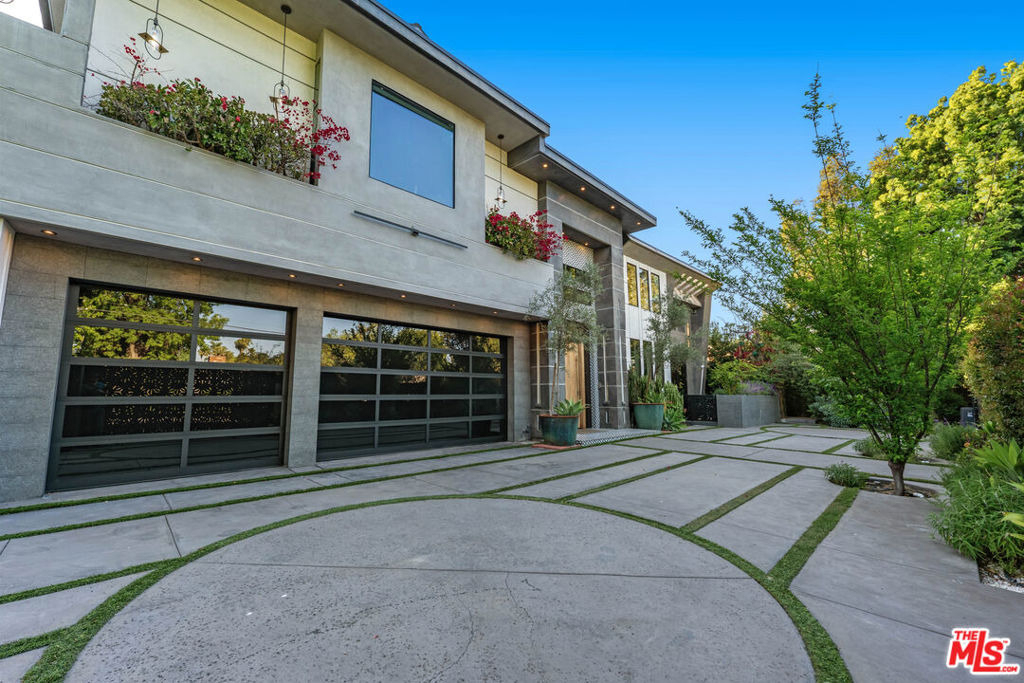 5415 Amestoy Avenue - Photo 67