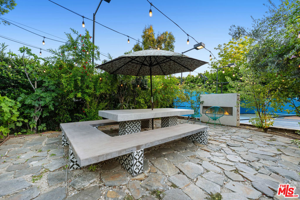 5415 Amestoy Avenue - Photo 31