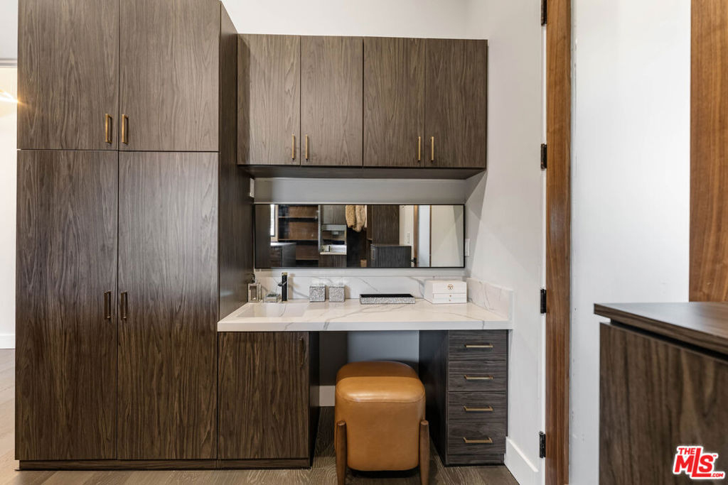 5415 Amestoy Avenue - Photo 42