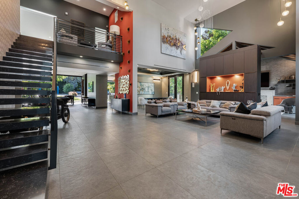 5415 Amestoy Avenue - Photo 8