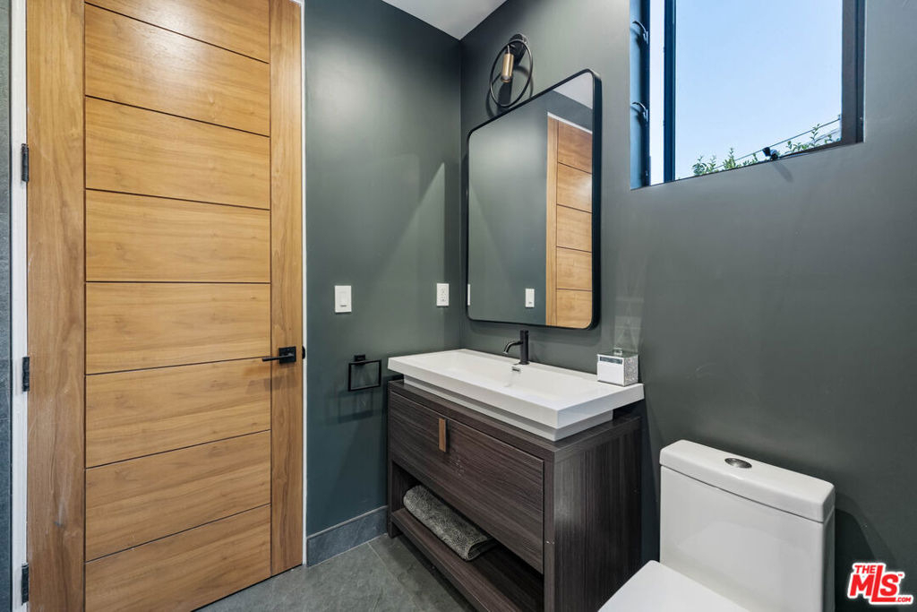 5415 Amestoy Avenue - Photo 55