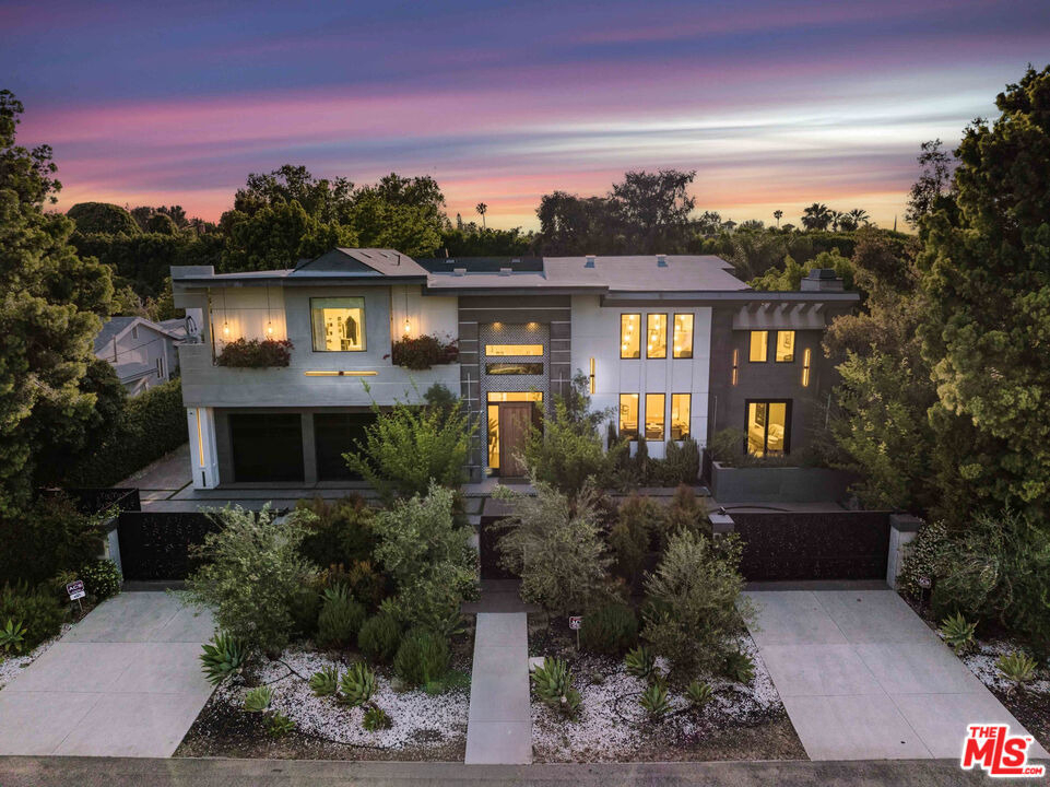 5415 Amestoy Avenue - Photo 0
