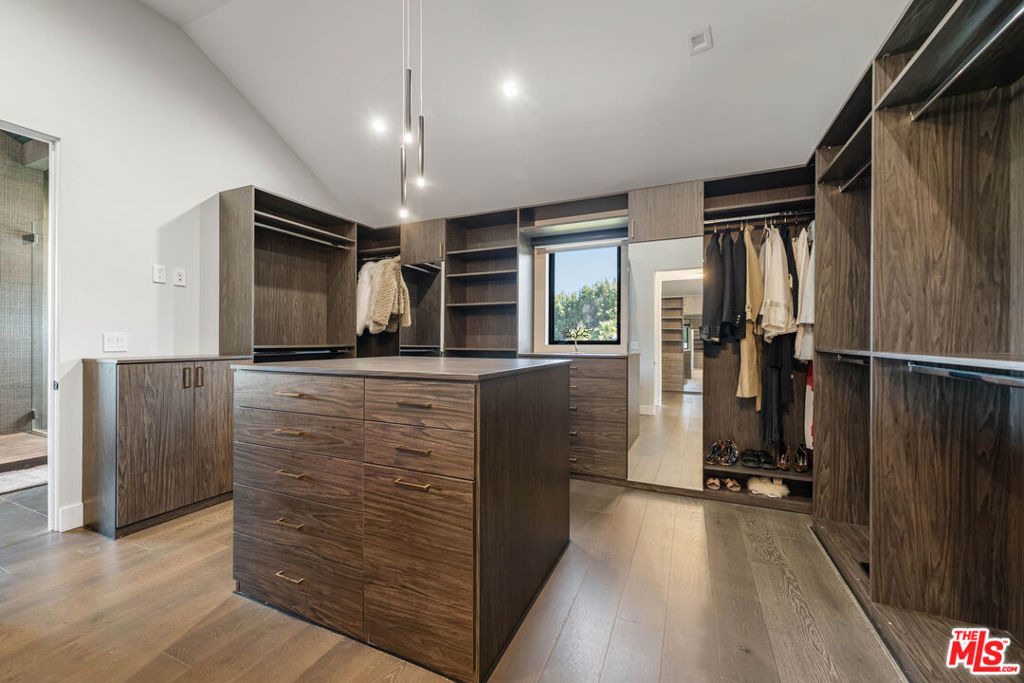 5415 Amestoy Avenue - Photo 42