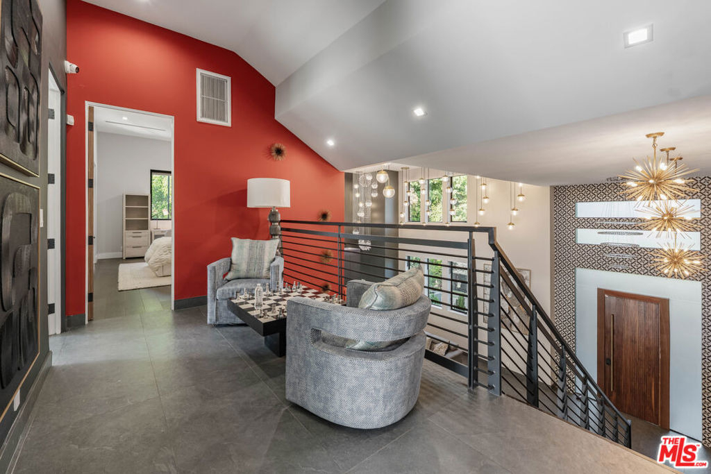 5415 Amestoy Avenue - Photo 33