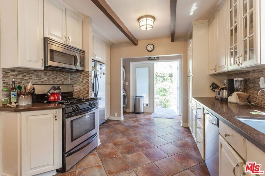3226 Hutchison Avenue - Photo 2