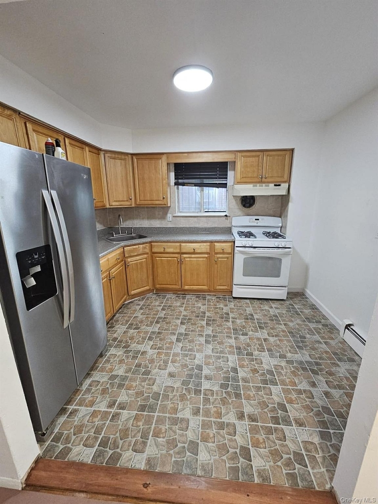 179-12 145th Avenue - Photo 2