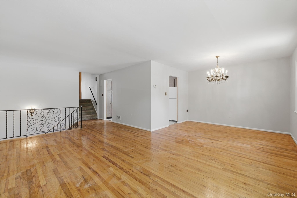 57-04 Cloverdale Boulevard - Photo 15