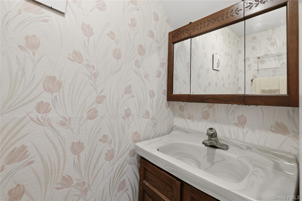 57-04 Cloverdale Boulevard - Photo 8