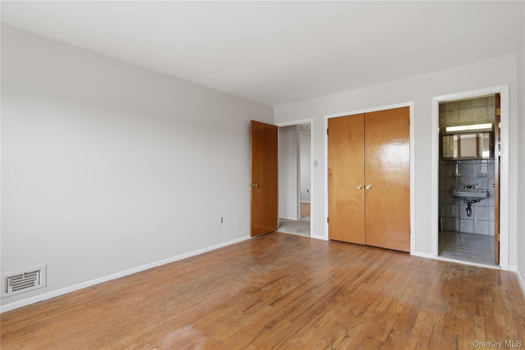 57-04 Cloverdale Boulevard - Photo 28