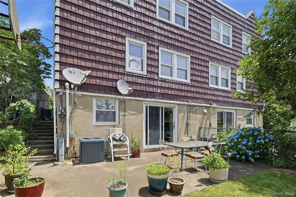 57-04 Cloverdale Boulevard - Photo 4