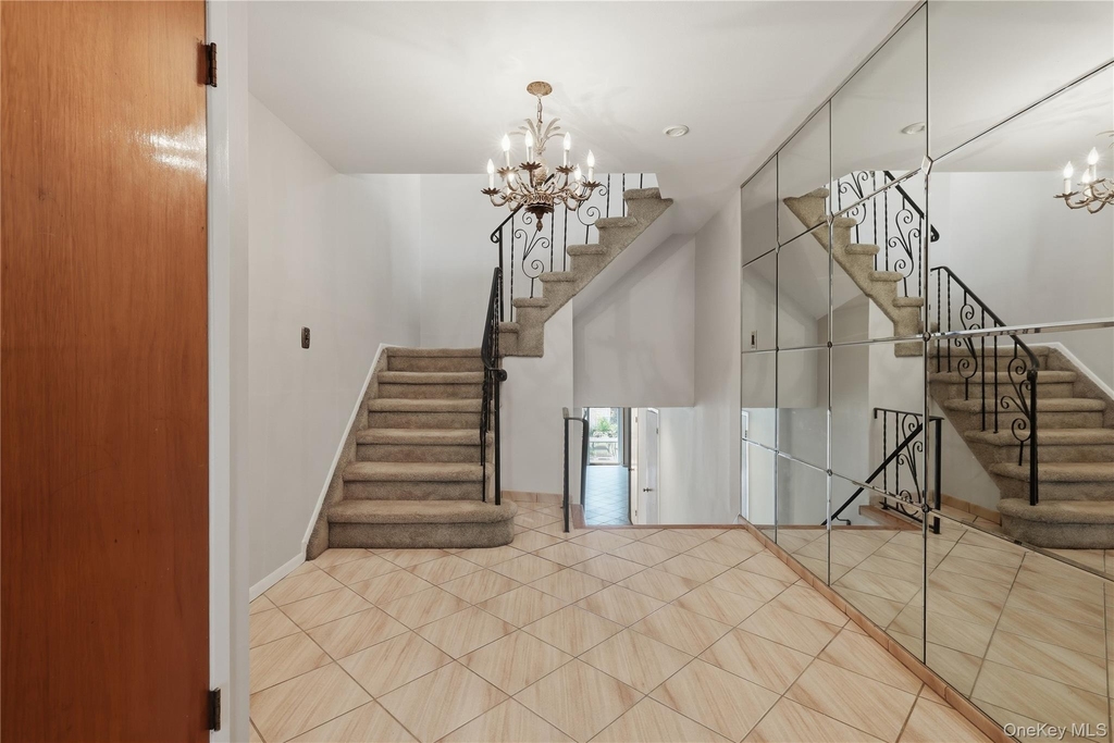 57-04 Cloverdale Boulevard - Photo 7