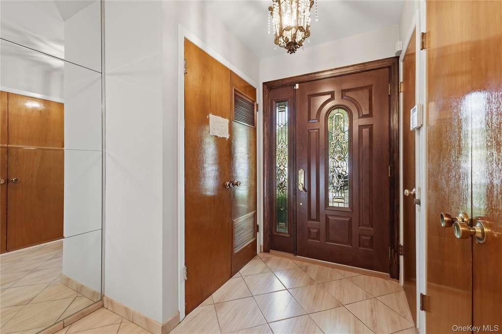 57-04 Cloverdale Boulevard - Photo 6