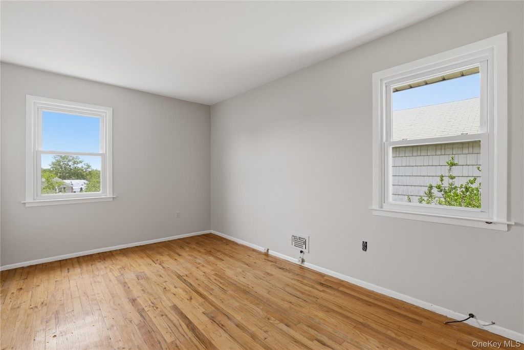 57-04 Cloverdale Boulevard - Photo 25