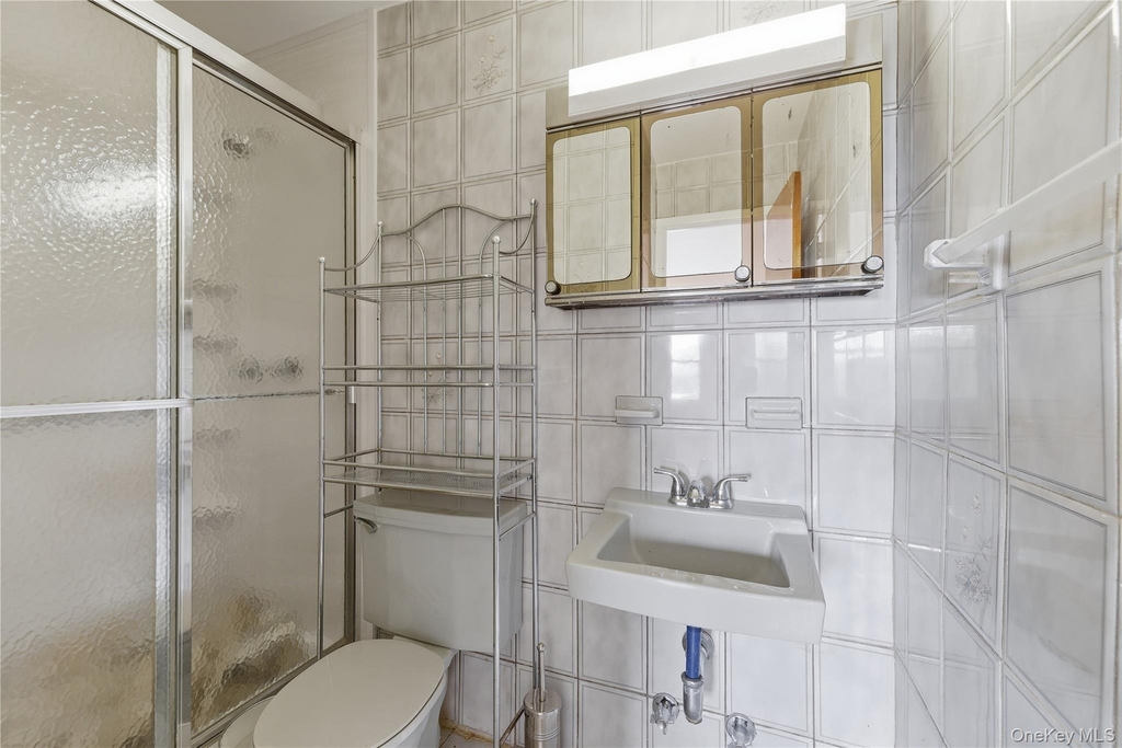 57-04 Cloverdale Boulevard - Photo 29