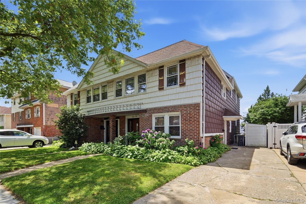 57-04 Cloverdale Boulevard - Photo 2