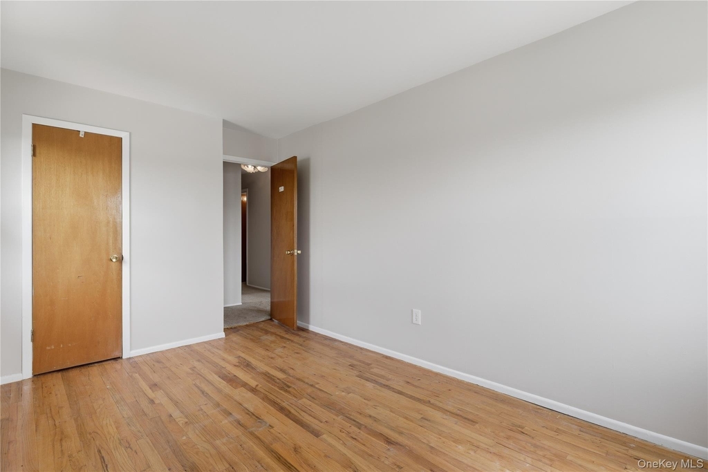 57-04 Cloverdale Boulevard - Photo 26