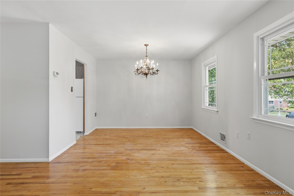 57-04 Cloverdale Boulevard - Photo 14