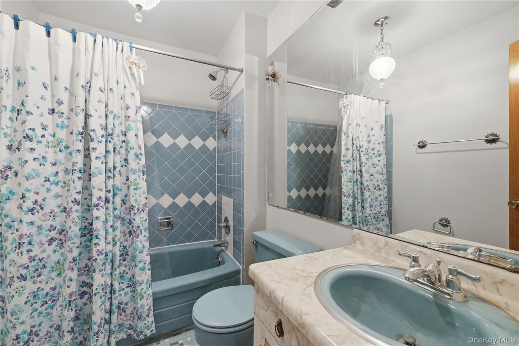 57-04 Cloverdale Boulevard - Photo 22