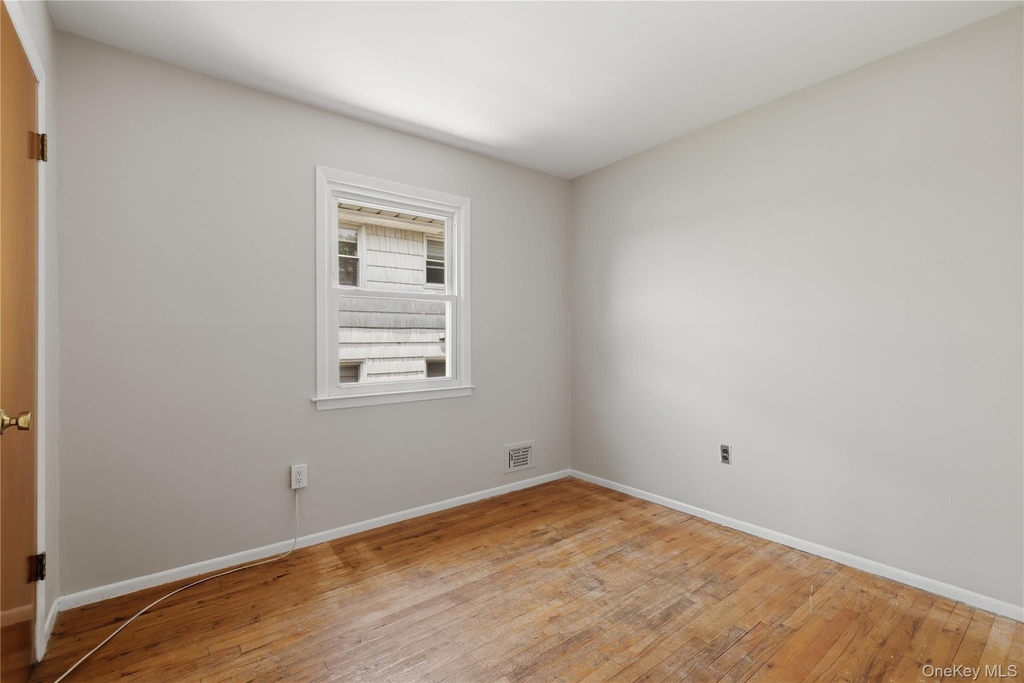 57-04 Cloverdale Boulevard - Photo 23