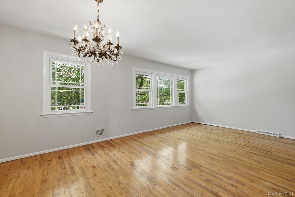 57-04 Cloverdale Boulevard - Photo 18