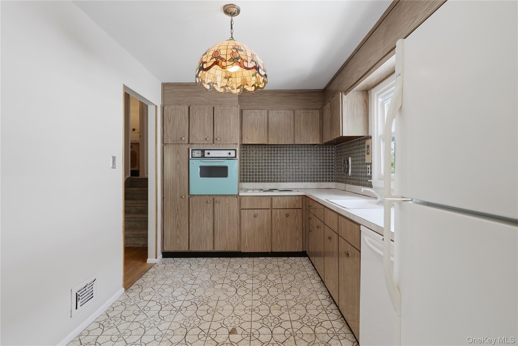 57-04 Cloverdale Boulevard - Photo 19