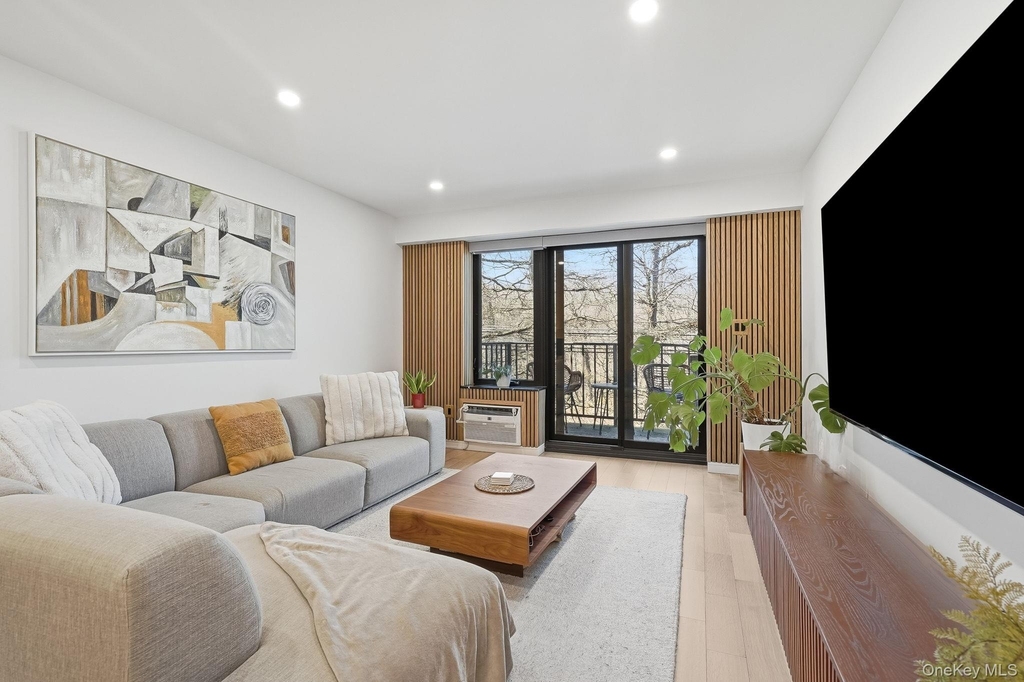 560 Halstead Avenue - Photo 2