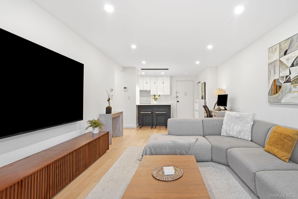560 Halstead Avenue - Photo 5