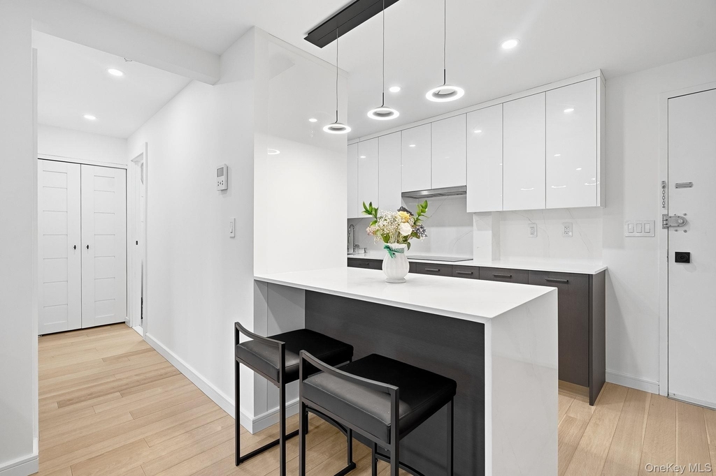 560 Halstead Avenue - Photo 7