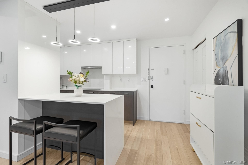 560 Halstead Avenue - Photo 8