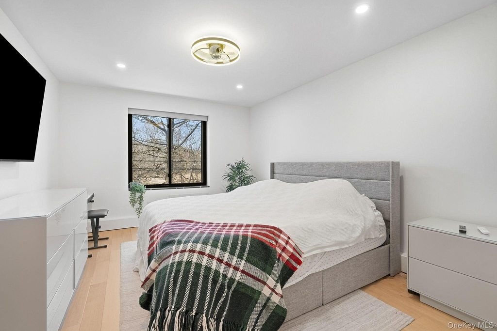 560 Halstead Avenue - Photo 14