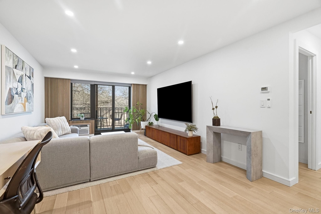 560 Halstead Avenue - Photo 4