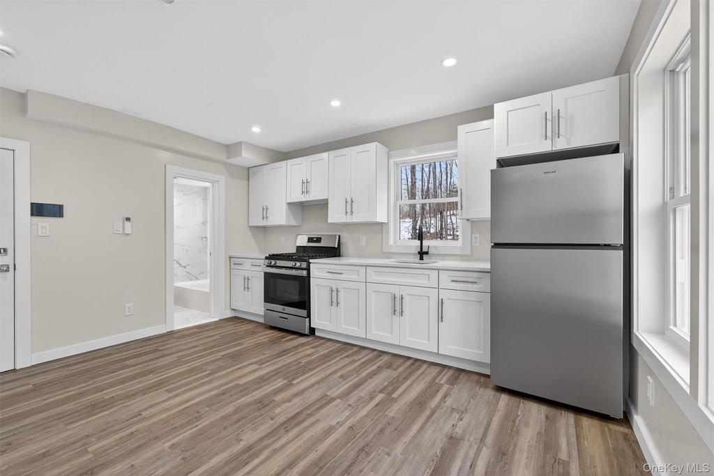 303 Main Street - Photo 4