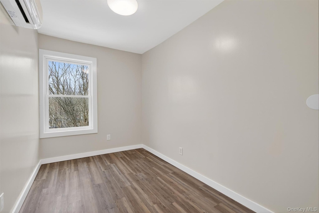 303 Main Street - Photo 8