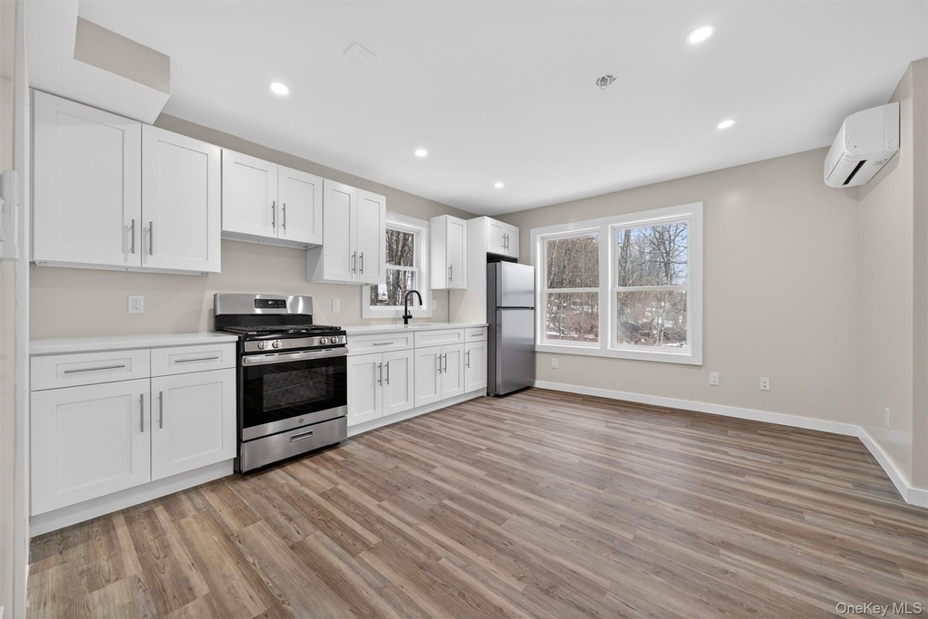 303 Main Street - Photo 2