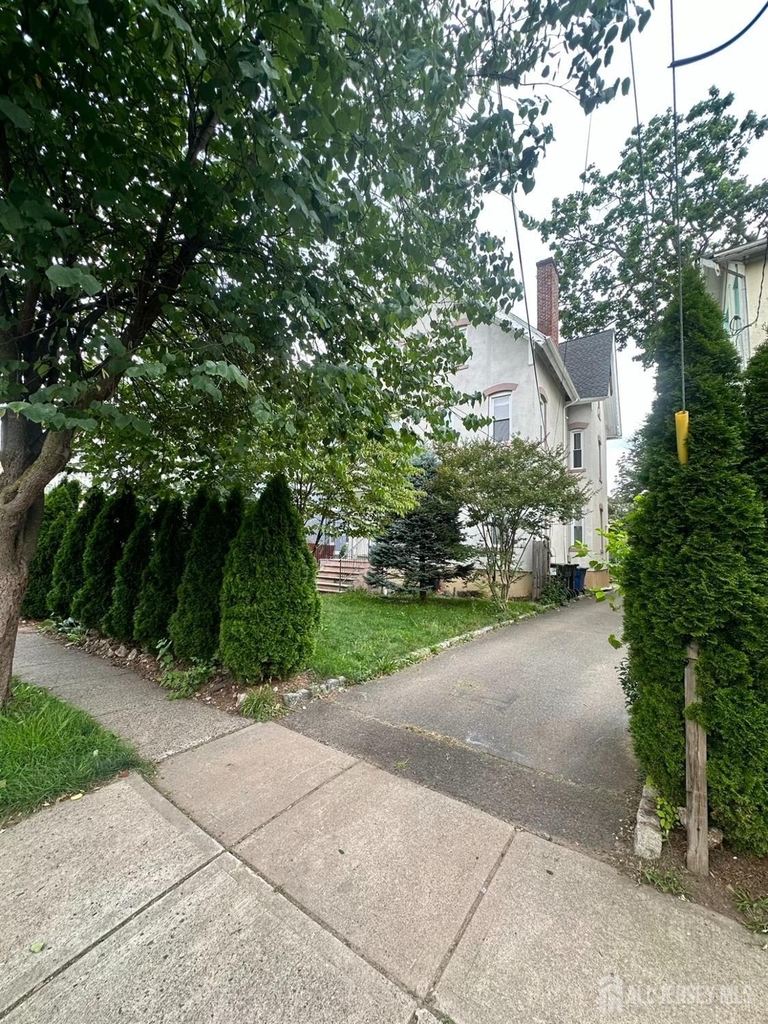 208 E 9th Street E - Photo 5